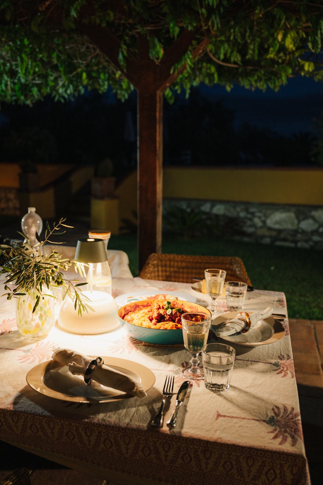Cena sotto il pergolato