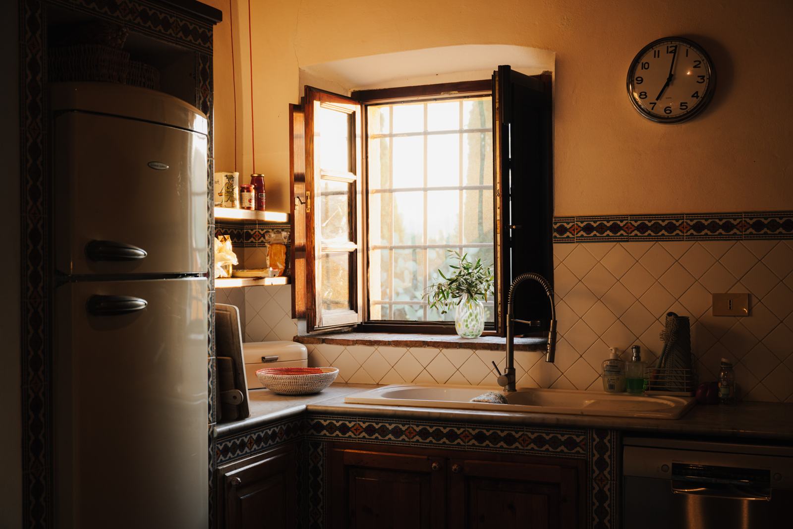 Cucina nella luce del mattino